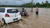Monitoring Banjir, Kapolres Soppeng Imbau Masyarakat Selalu Waspada
