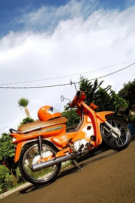 Honda Legenda Orange post OFFICER