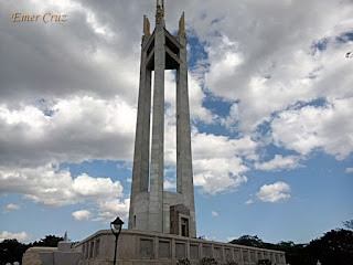 Pinoy Solo Hiker - Quezon Memorial Circle