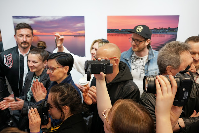 Wernisaż wystawy fotografii Aleksandra Orszulika w Galerii ZPAF Katowice "Co przyniesie dzień?". fot. Łukasz Cyrus, 2023.