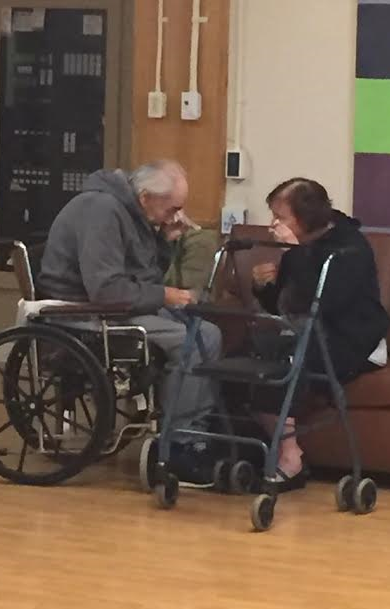 Heartbreaking photo of elderly Canadian forced to live apart after 62 years of marriage 