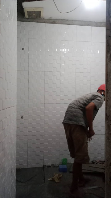 Merenovasi kamar mandi lama jadi Modern
