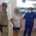Mulher é resgatada após incendiar a própria casa “a mando do capeta”