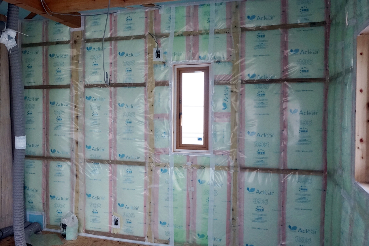 断熱材施工 グラスウール スタイロフォーム 信州で無垢床 塗り壁の家を建てる