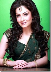 Sambhavi-in-saree