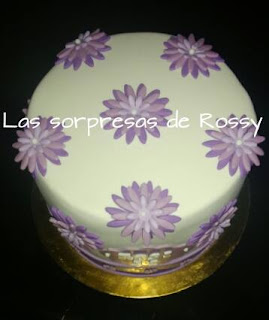 TARTA FONDANT FLORES MORADOS