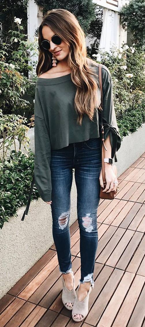 cool fall outfit_blouse + bag + ripped jeans + heels