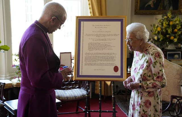 Queen Elizabeth wore a floral print silk dress. The Queen met Archbishop of Canterbury Justin Welby at Windsor Castle