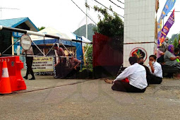 Mathius Fakhiri Janji Akan Sekolahkan Calon Bintara Noken Asli Papua yang Gugur