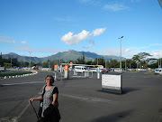 Photos: 1) à l'aéroport de la Tontouta à Nouméa 2) la vue de notre balcon ce . (maman aã©roport)