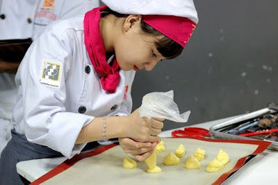 Đầu bếp bánh (Pastry Chef/ Patissier)