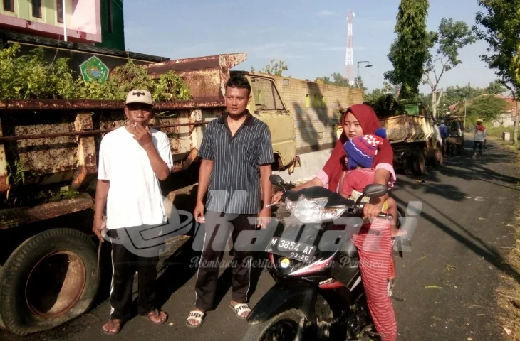 Warga Lawangan Daya Keluhkan Mobil Bekas Milik OPD Parkir di Pinggir Jalan