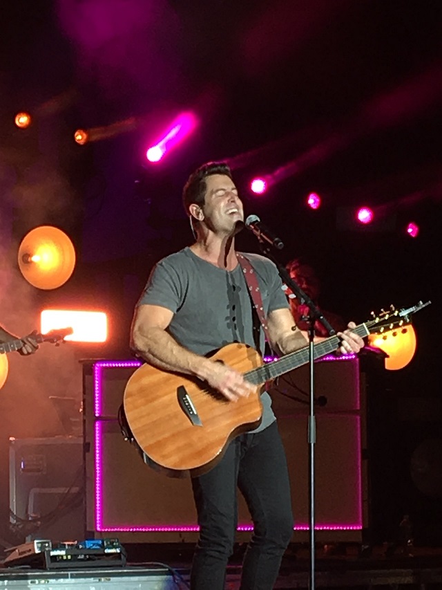 There's nothing quite like watching a musician (in this case, Jeremy Camp) genuinely having fun on stage.