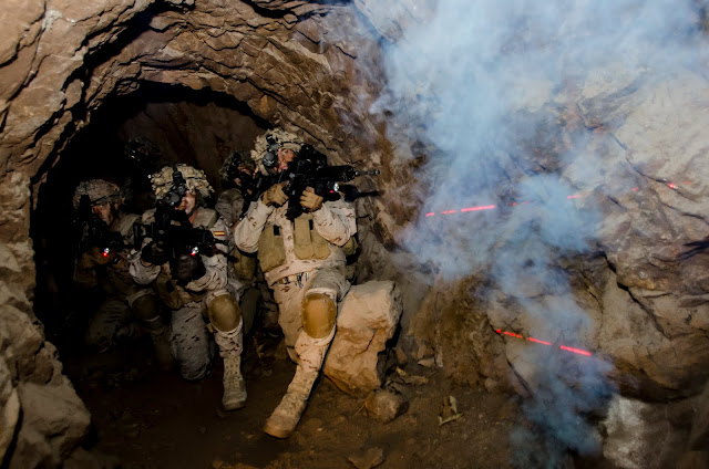 La Legión instruye en combate subterráneo a militares italianos, Infantes de Marina, Policía y Guardia Civil