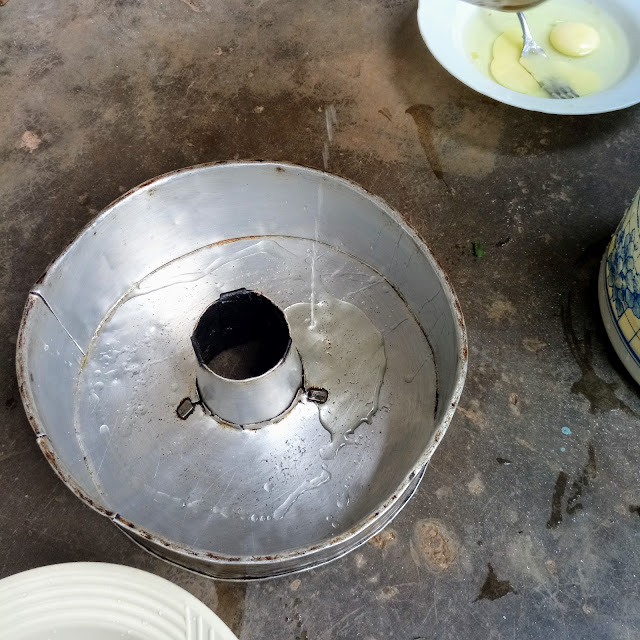 mylocaladventuresblog.blogspot.com - oiling pan for cake, baking cake with groundnut oil, baking cake without butter