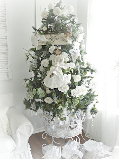  chic Christmas tree and decorations