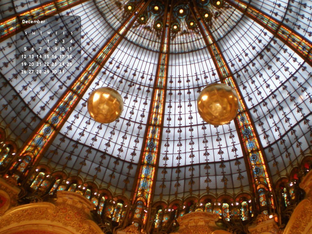 Ou alors, des boules d'or sur fond de verrière multicolores,