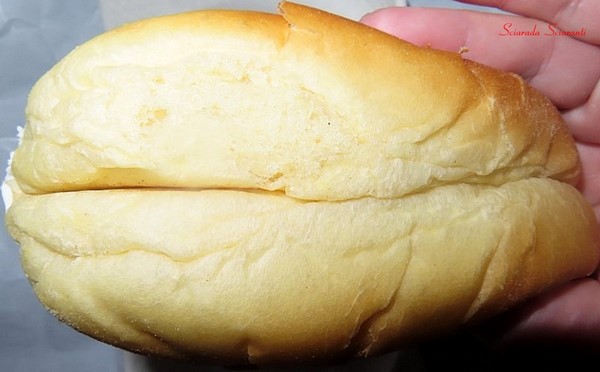 Le due parti che compongono il Maritozzo con la Panna