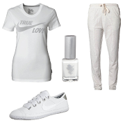 Nike Schuhe. Nike Tshirt. Nagellack ?? Hose ?? Wie gefallen euch die Sachen?