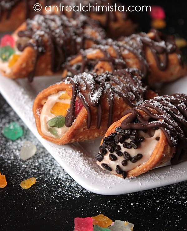 Cannoli Mignon con Crema Diplomatica al Cioccolato e Cannella