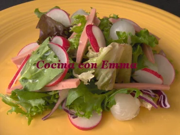 Ensalada con salchichas