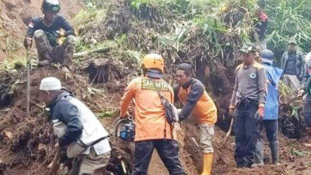 Seharian Diguyur Hujan Deras Jalur Pekalongan – Banjarnegara Terputus