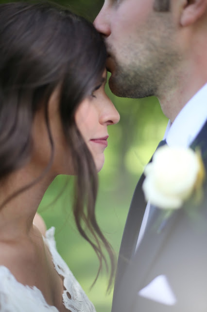 Le Mars wedding photo romantic bride and groom