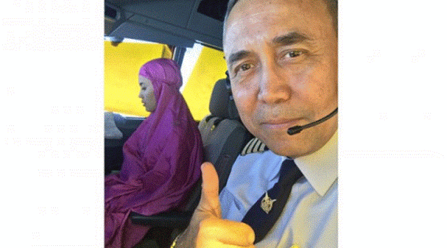 VIRAL  Juruterbang Wanita Garuda Airlines Solat Dalam Cockpit Pesawat Dapat Pujian Netizen
