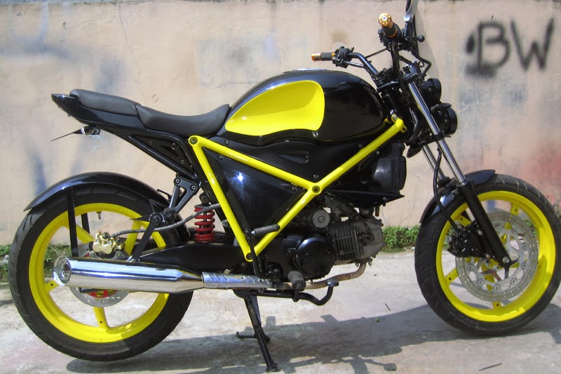 Foto Modif Honda Kharisma 2005 ala Ducati