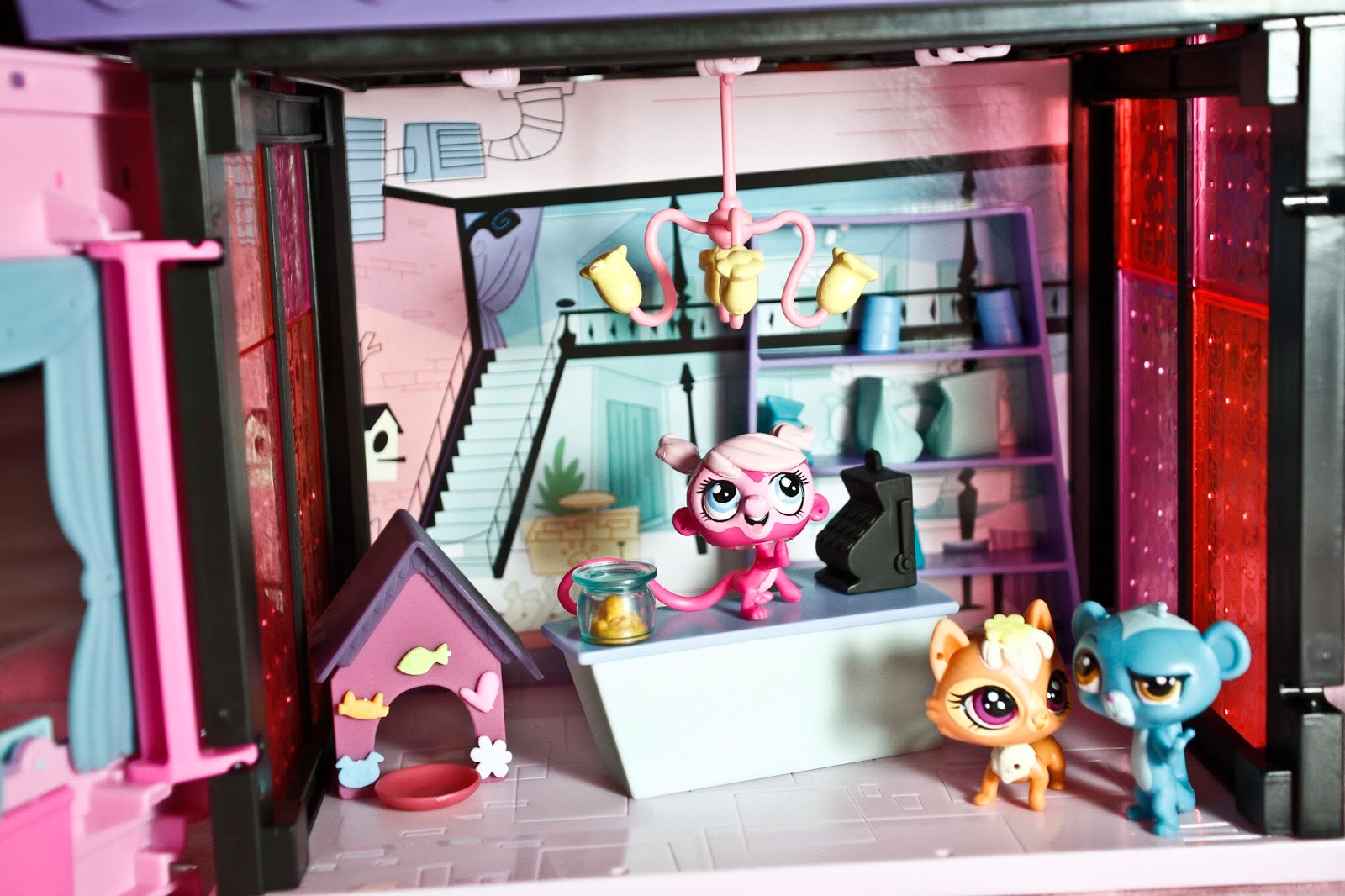 a set up showing some playgoing that can be done with the littlest pet shop style set