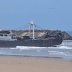 بالصور:مجهودات كبيرة لإنقاذ سفينة ضخمة جنحت إلى شاطئ أكادير وهذه هي التفاصيل