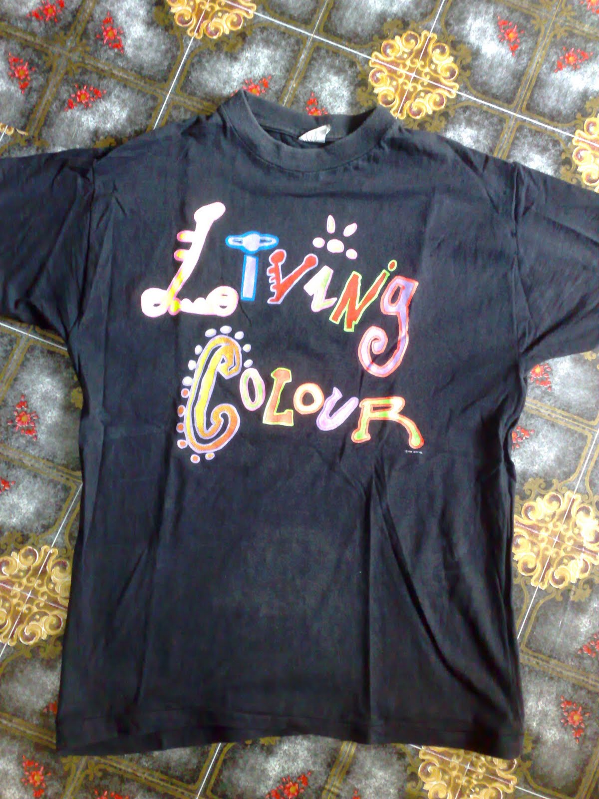 the head bundle  baju  band vintage living colour