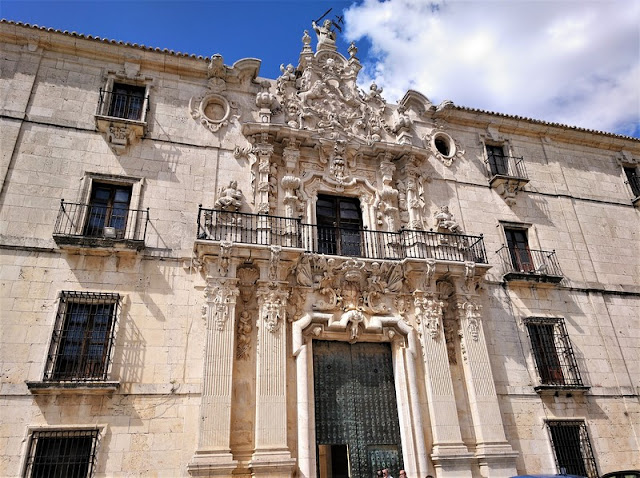 Monasterio de Uclés, fachada sur puerta churrigueresca