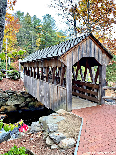 Puente Cubierto del 1761 Old Mill en Westminster, Massachusetts