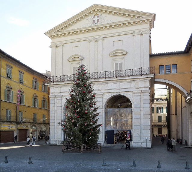 Albero di Natale, piazza XX Settembre, Pisa