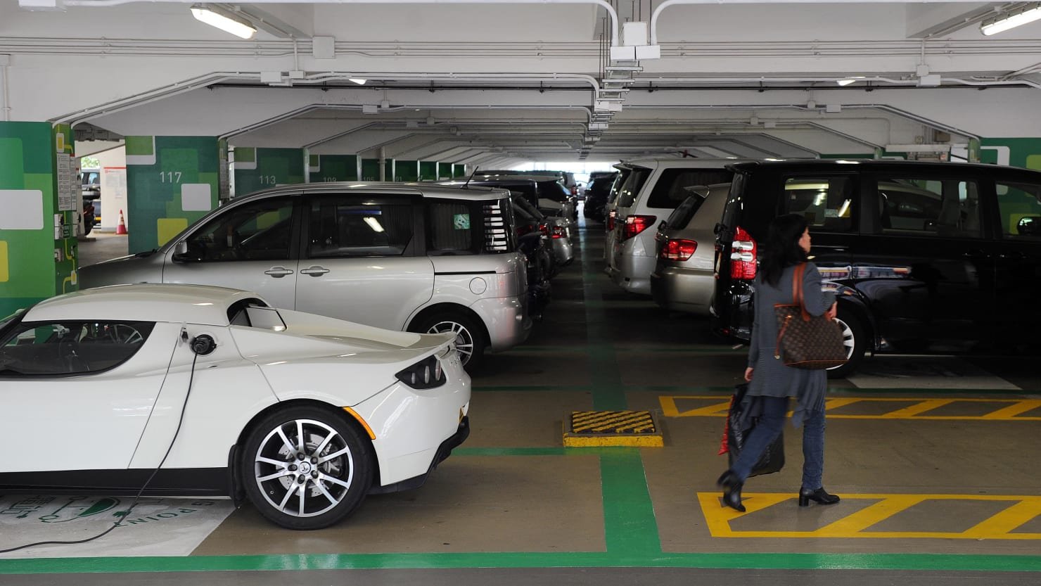 Hong Kong car park sells for $1.3 million A simple car park in Hong Kong within a luxury apartment complex has sold for a record 1.3 million US dollars, local media reported Friday.