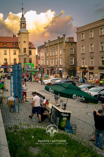 Boguszów-Gorce - Rynek - przed startem Sudeckiej 100