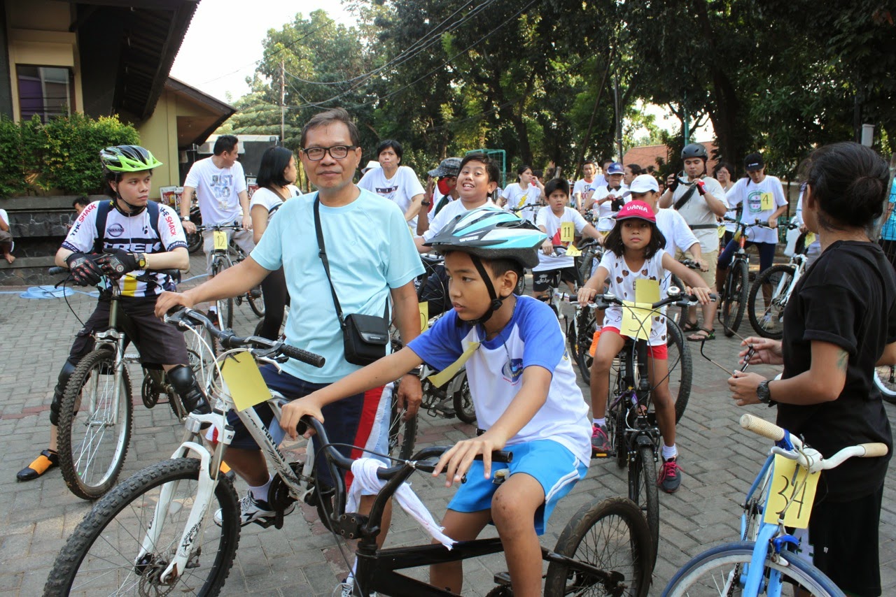 Sewa Sepeda Tangerang: Peringati Sumpah Pemuda, Gereja 