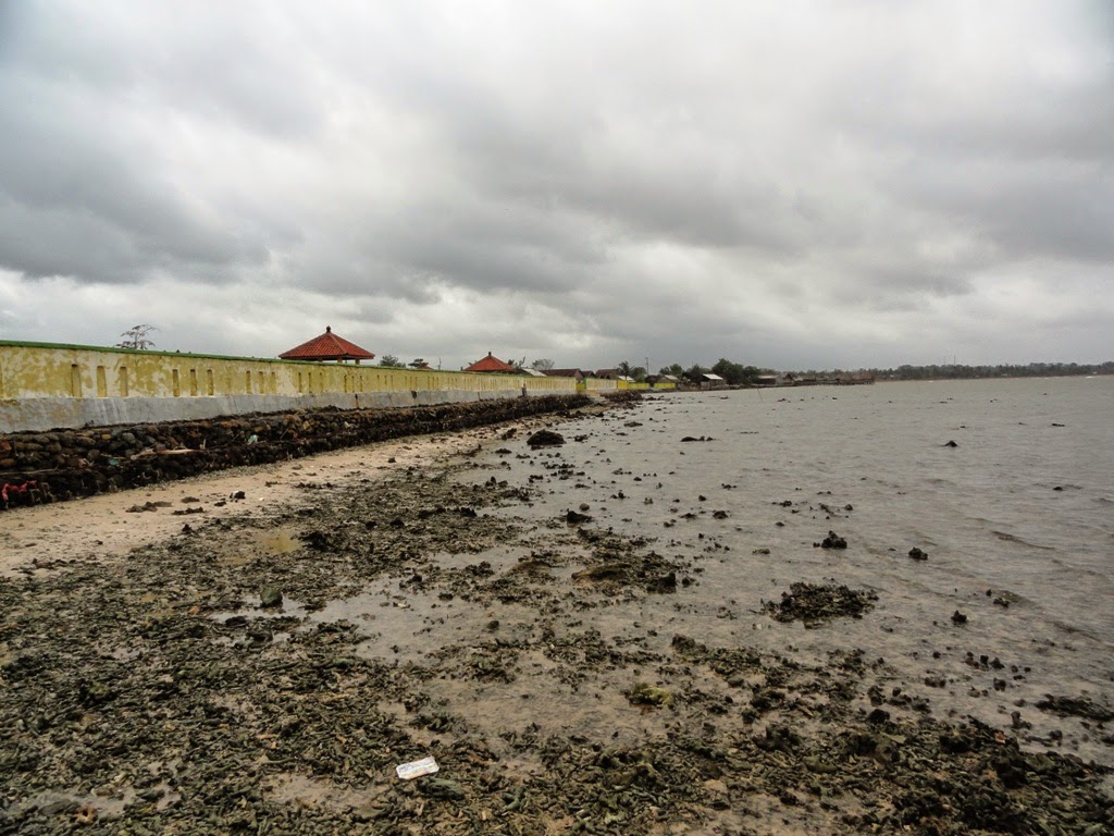 Karang-karang kecil dipantai Pungkruk, Jepara