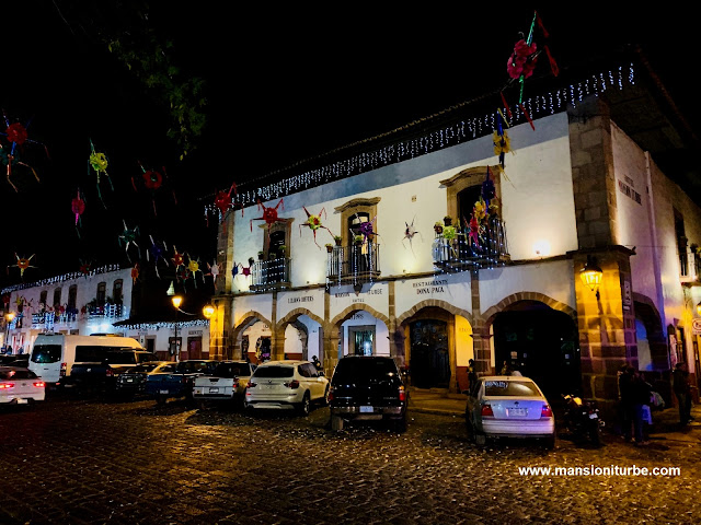 Hotel Mansión Iturbe ubicado frente al Nacimiento Monumental de Pátzcuaro en la Plaza Vasco de Quiroga