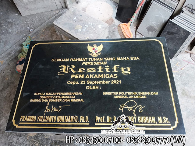 Contoh Pemasangan Prasasti Papan Nama Batu Granit