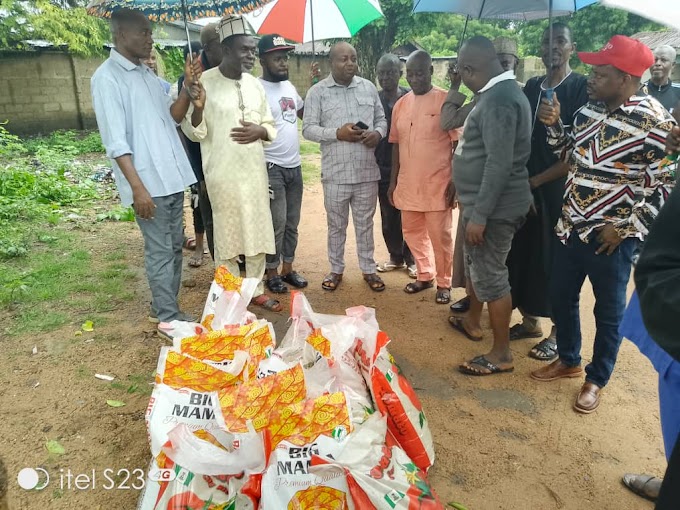 EID-EL-KABIR: Hon. Godwin Offiono felicitates Muslims, distributes rice to Muslim community in Ogoja/Yala for celebration. 