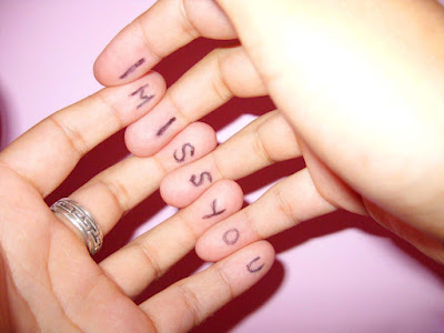 I-Miss-You-written-on-the-Finger-pics-images