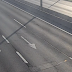  Döbbenetes videó: száguldó kamionok mellett bringázott egy férfi az M3-ason