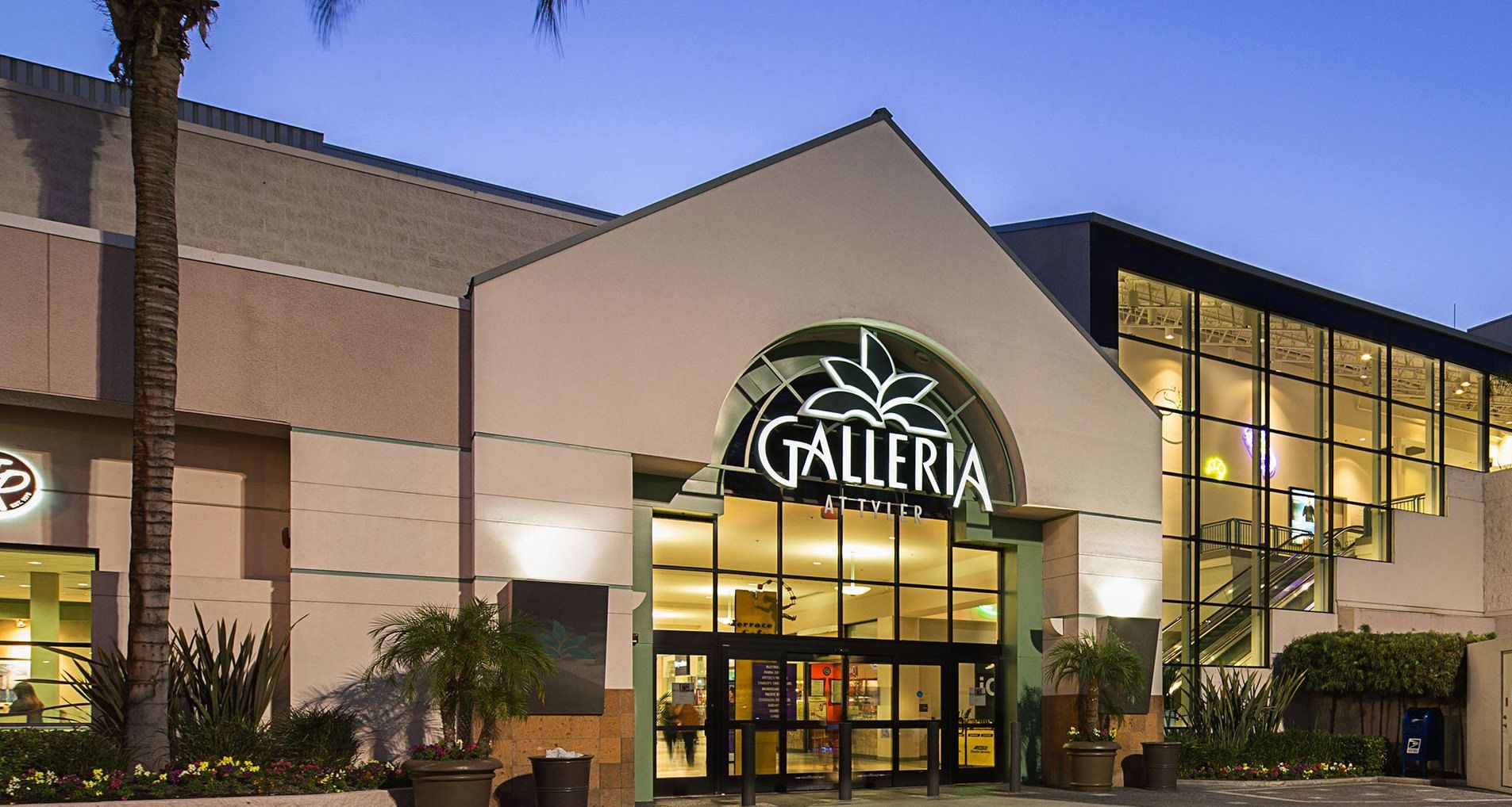 Galleria at Tyler Riverside California