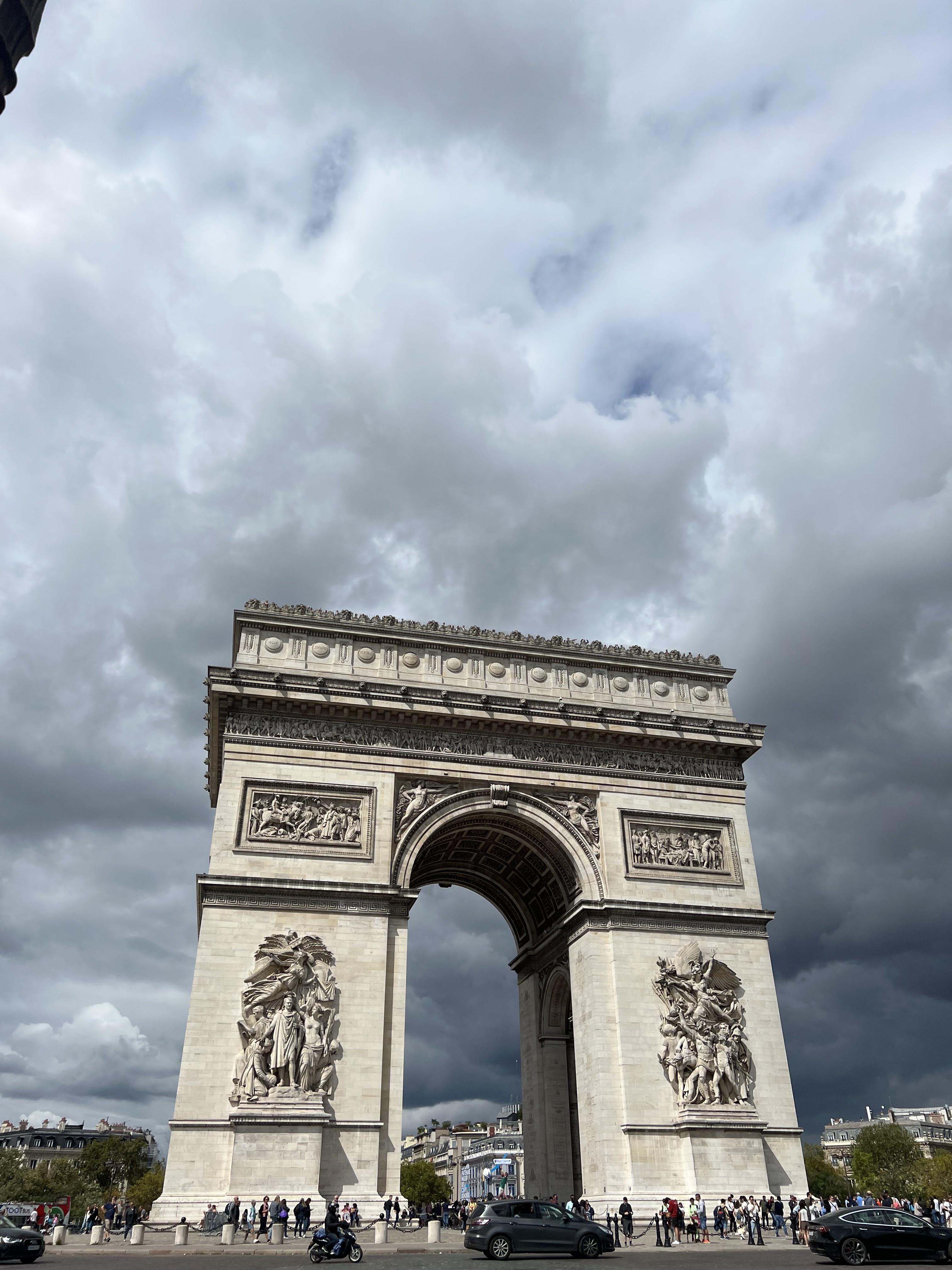 l'Arc de Triomphe, paris travel guide, les champs elysees