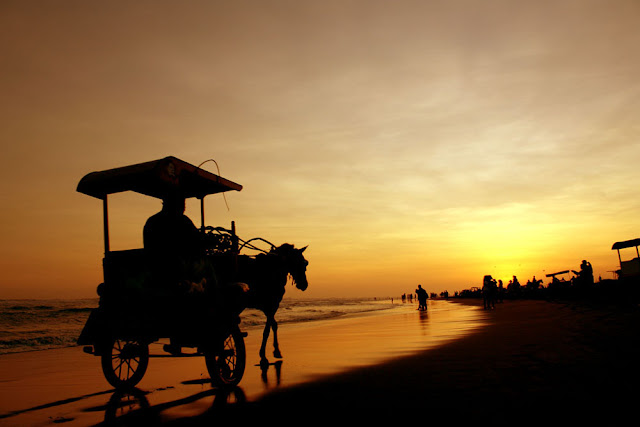 Menikmati Indahnya Sunset Di Pantai Parangtritis - Yogyakarta