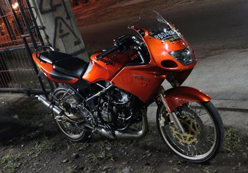 Modifikasi Motor Kawasaki Ninja 150 RR velg Jari-Jari