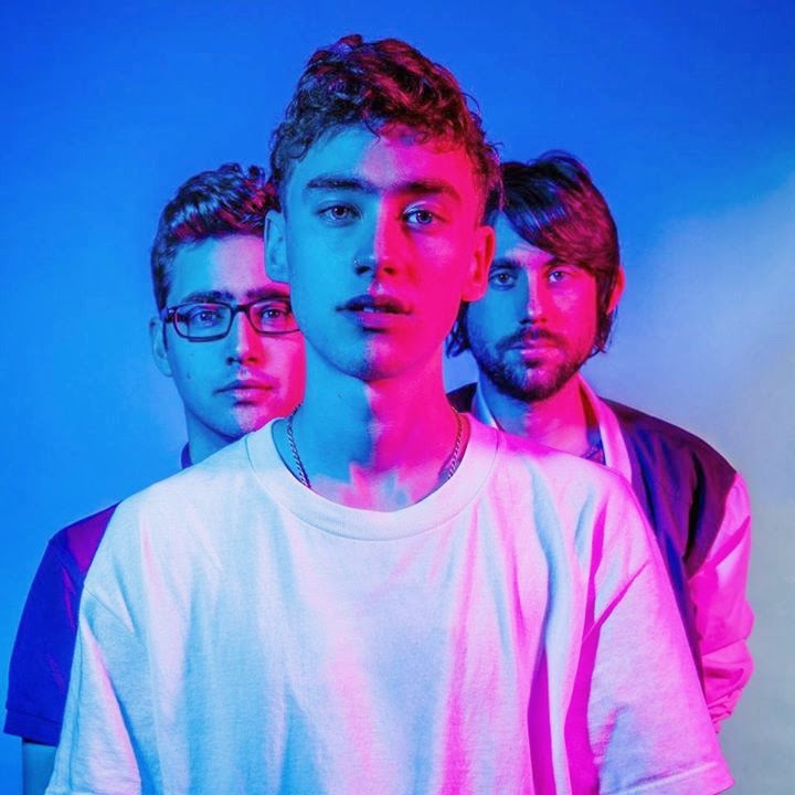 Years & Years está obscuro e melancólico na faixa ‘Foundation’