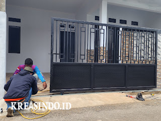Pintu Pagar Besi Kombinasi GRC terpasang di Srenseng Sawah Jagakarsa Jakarta